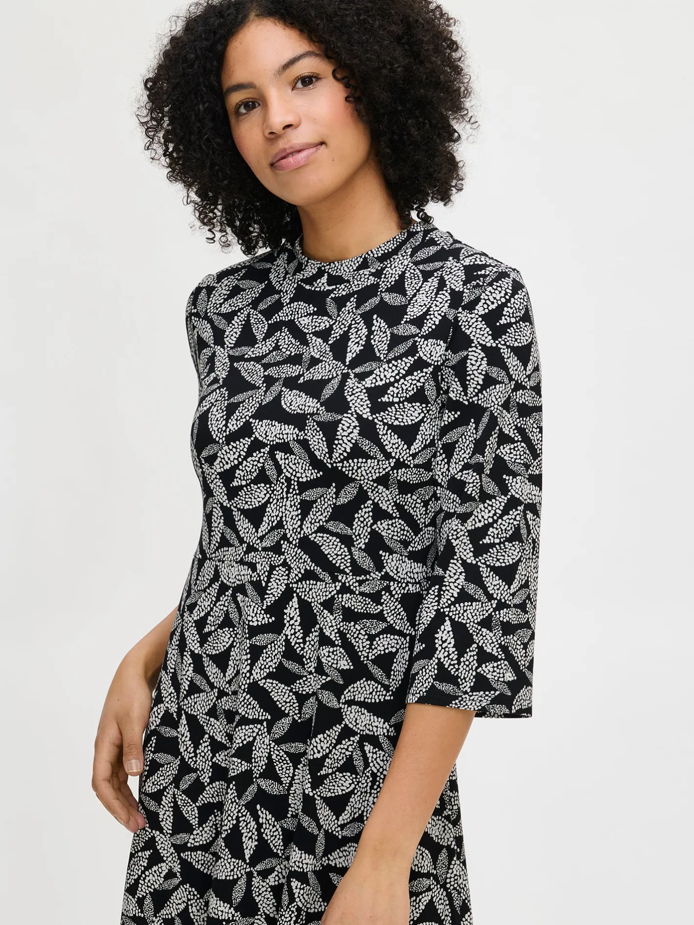 Nanso TRIINE trikoomekko -* Mekot